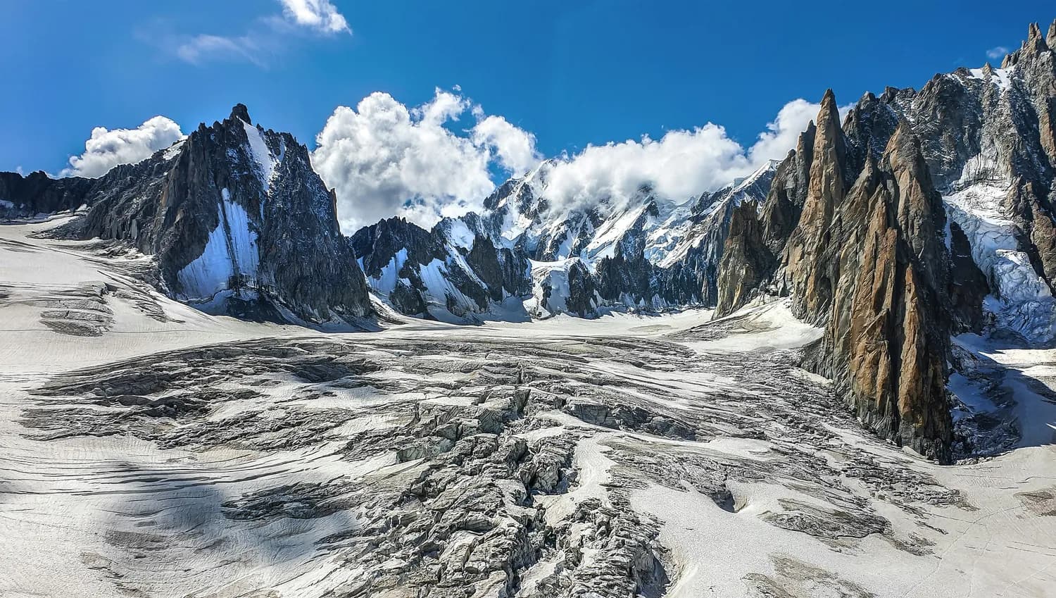 乌鲁木齐自驾游打卡：天山大峡谷、南山风景区、一号冰川