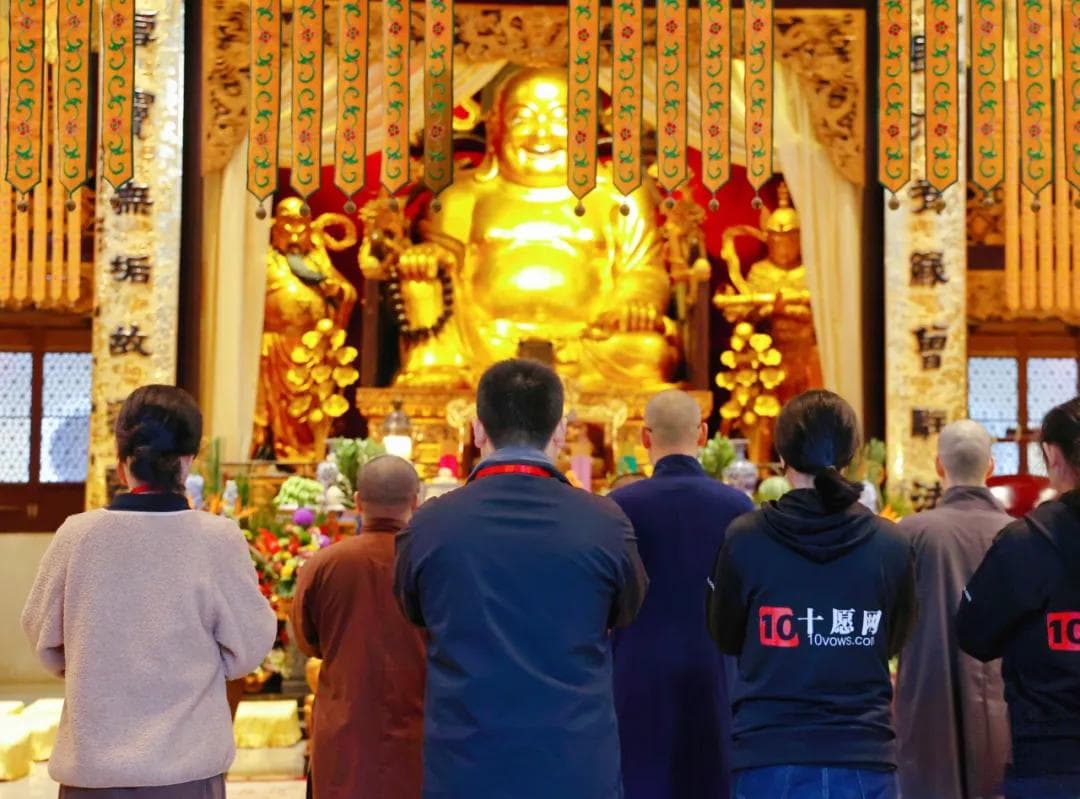 进寺庙上香走哪个门？迈哪只脚也有讲究？你做对了吗？