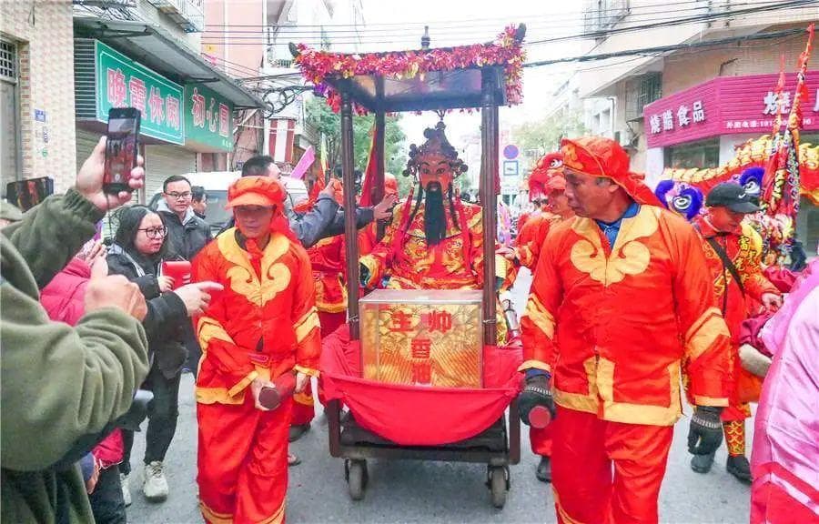 万人围观，番禺钟村“康公出会”首日热闹大过年