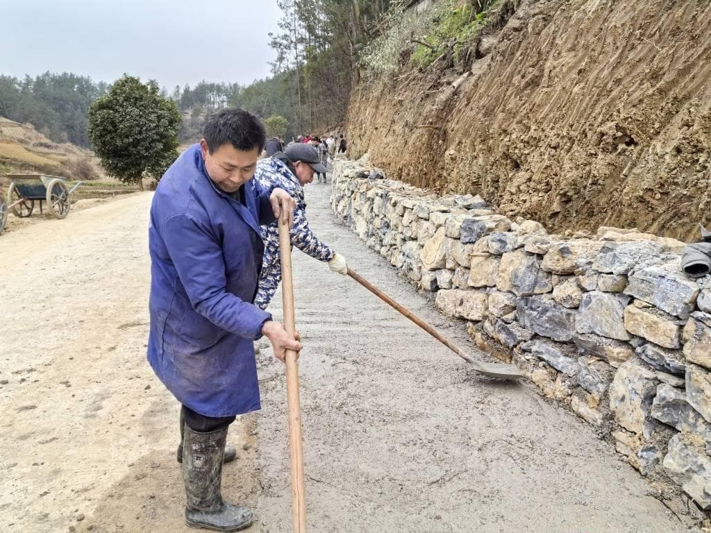 利川南坪：村民自发修路引领乡村振兴新风尚