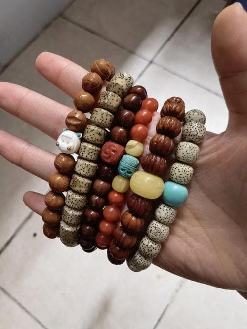 手串表面有污渍怎么处理？清洁小妙招，让手串恢复光彩！