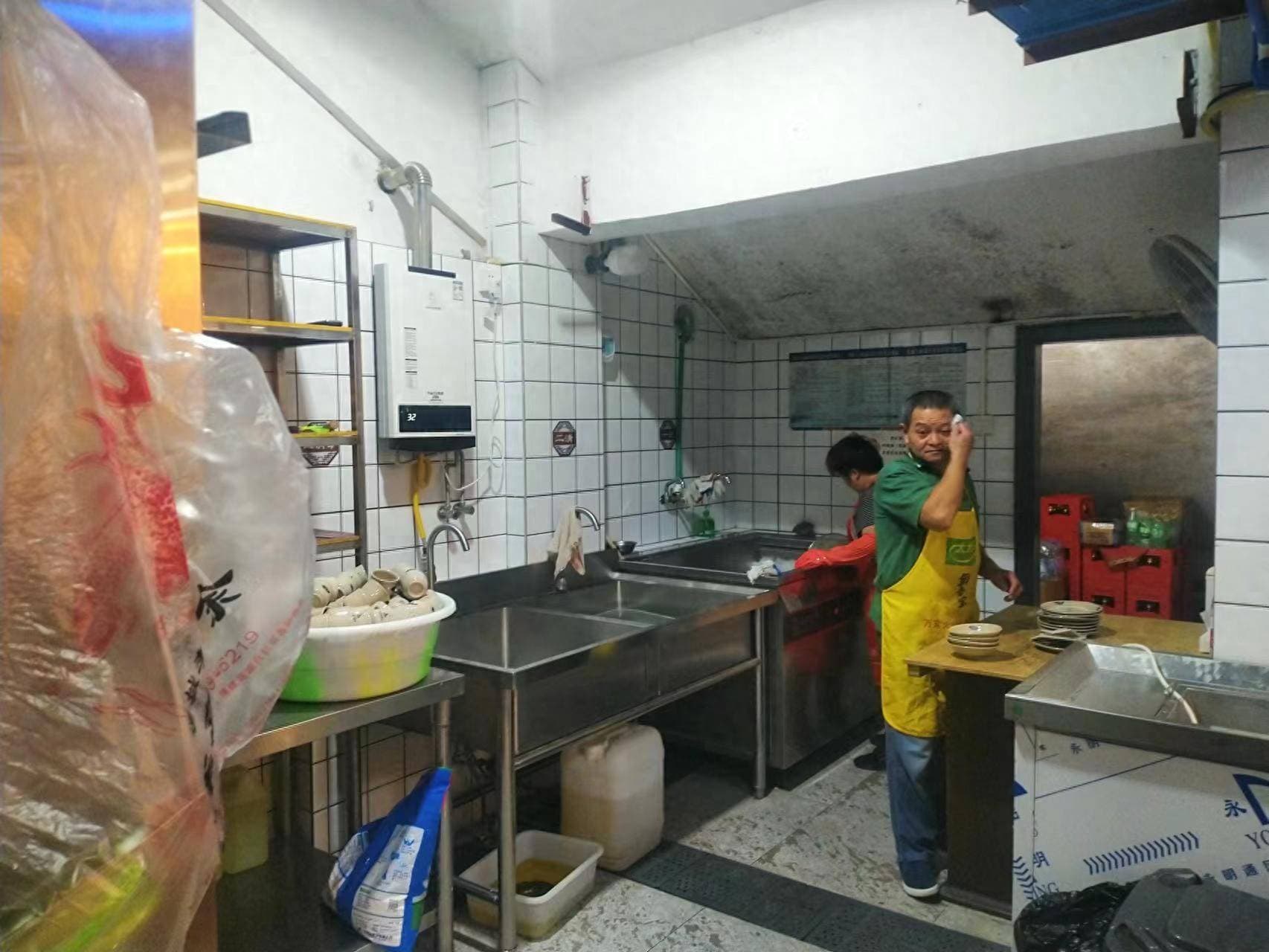 为什么现在很多餐饮火锅实体店纷纷都开不下去？