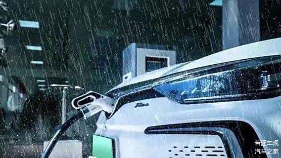 电车下雨天室外能充电吗？如何避免雨水溅到充电接口？