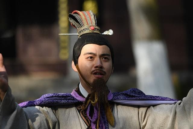 诸葛亮：智慧与忠诚的传奇，三国时代的谋略之王