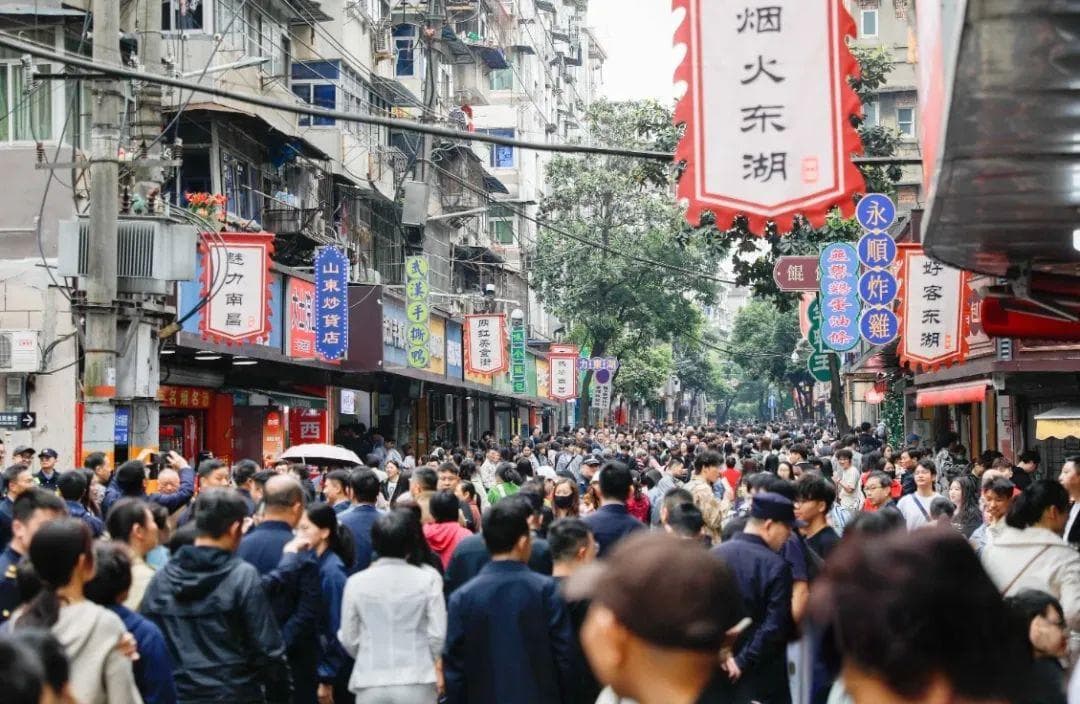 南昌早市走红：大士院美食引30万游客，10元可享地道早餐