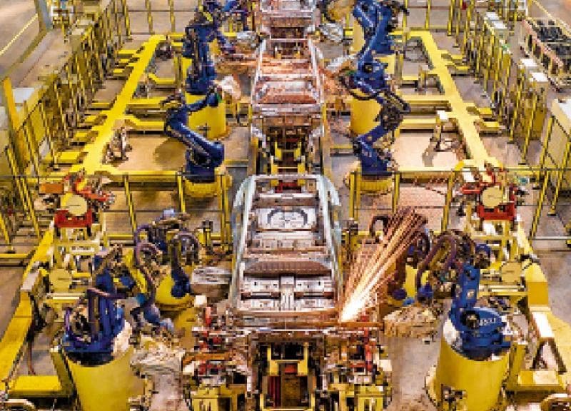 2024年中国制造业成绩单：高技术制造业增速达8.9%，新能源汽车产量破千万