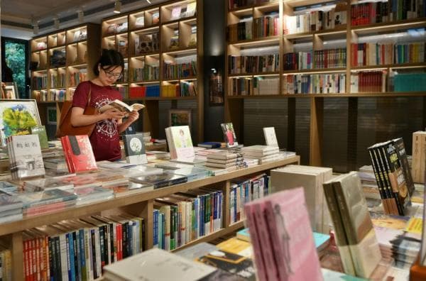 拿什么充实00后的阅读世界？一成被调查者去年一本书没读过