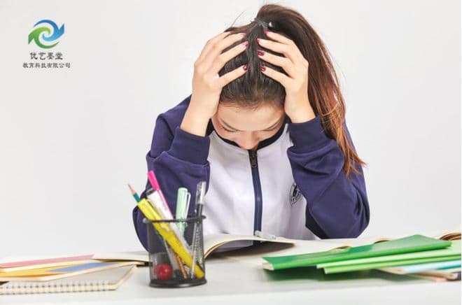 探究青少年手机沉迷：原因、影响与对策