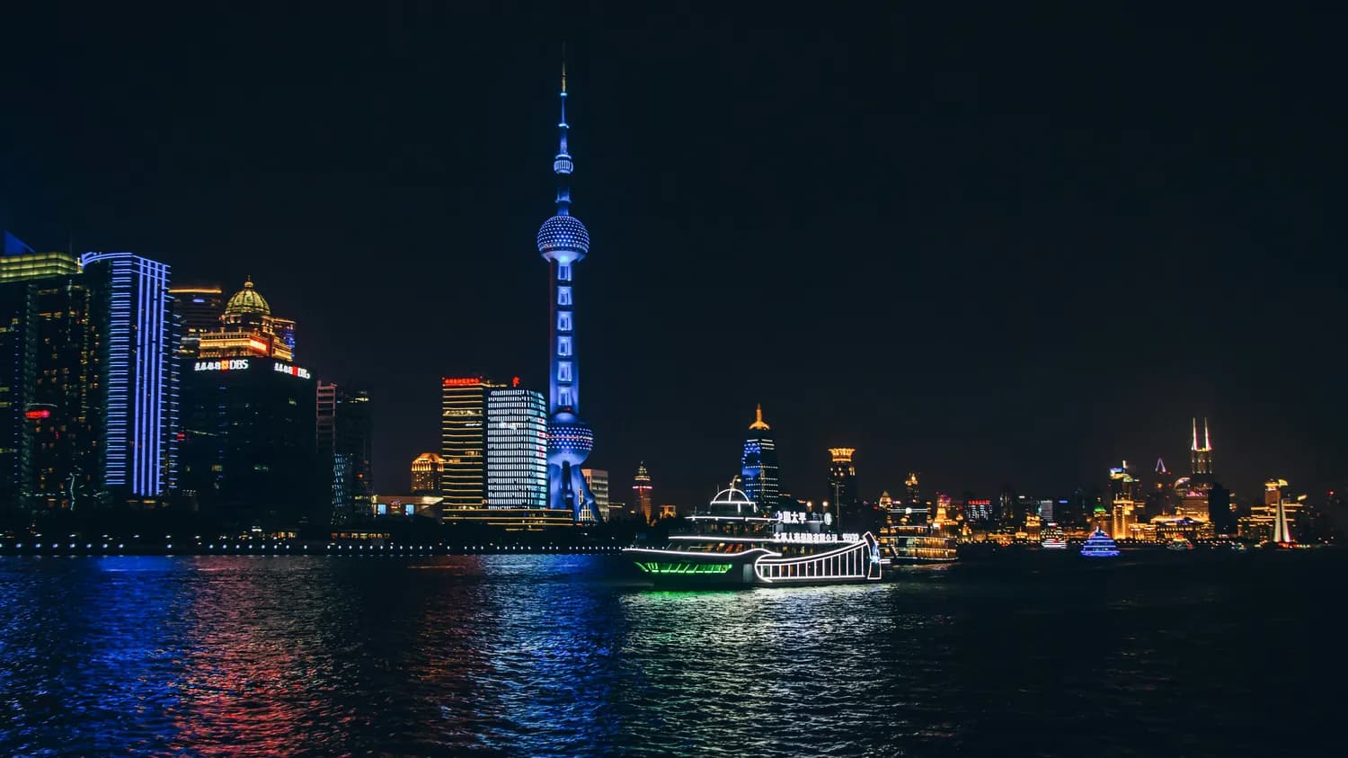 快乐船长黄浦江游船：魔都夜景的最佳打开方式