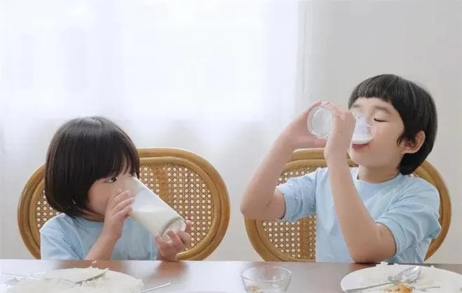 高血糖不能喝牛奶？错了！医生说：真正要少碰的是这3种“水”！