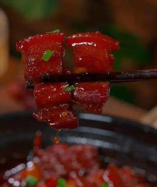 想吃红烧肉？这样做，色泽明亮，肥而不腻