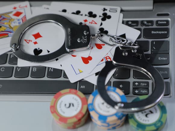 举报网络赌博需要提供哪些证据