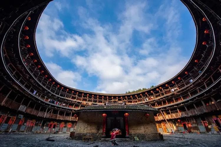 永定土楼：中华民居建筑的瑰宝