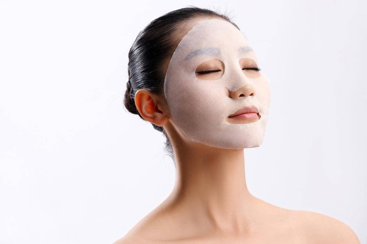 战痘宣颜：敷面膜的正确频率 让肌肤保持水润健康的秘诀