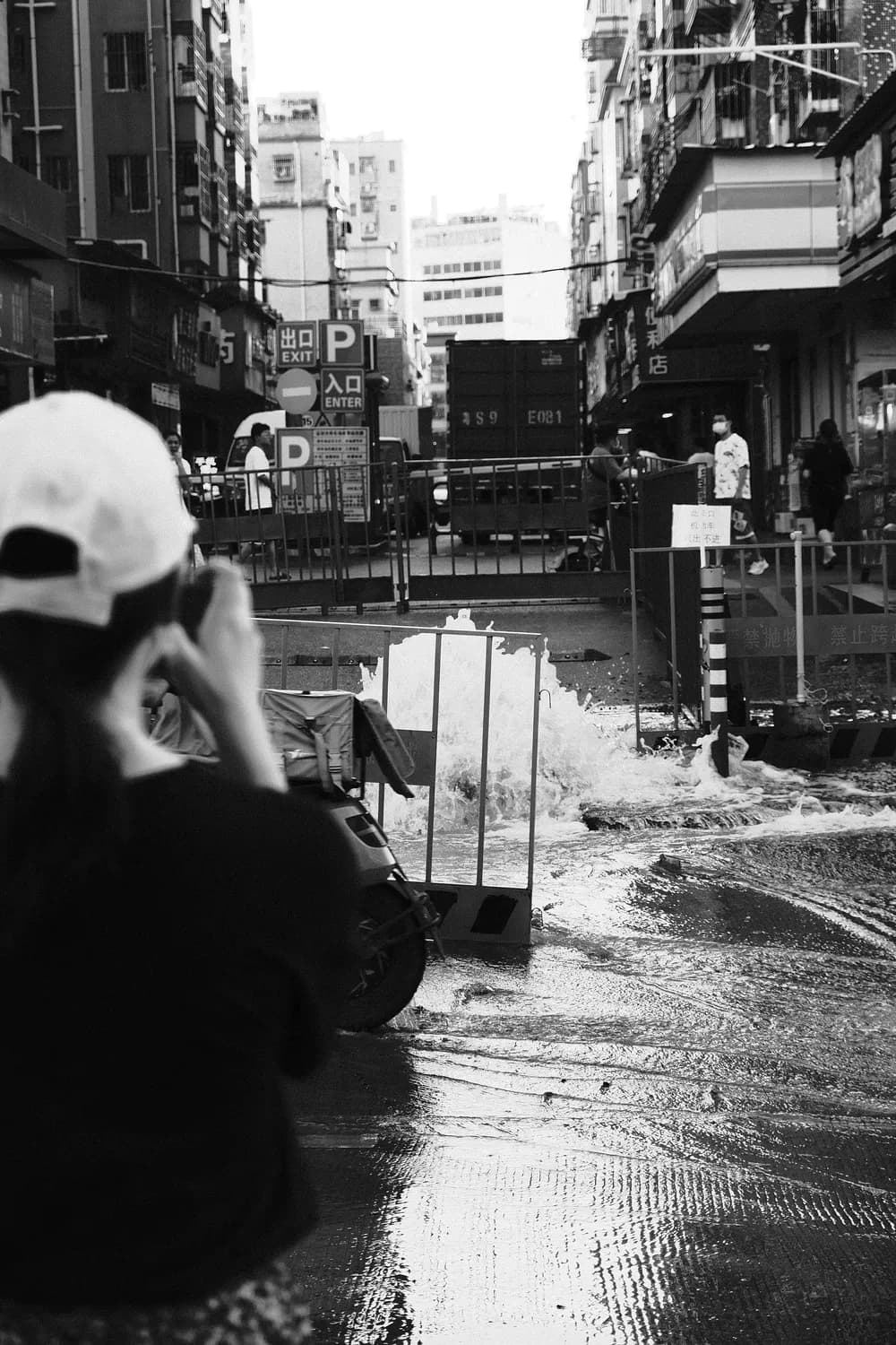《黑白无间》：一部港式警匪片的类型探索