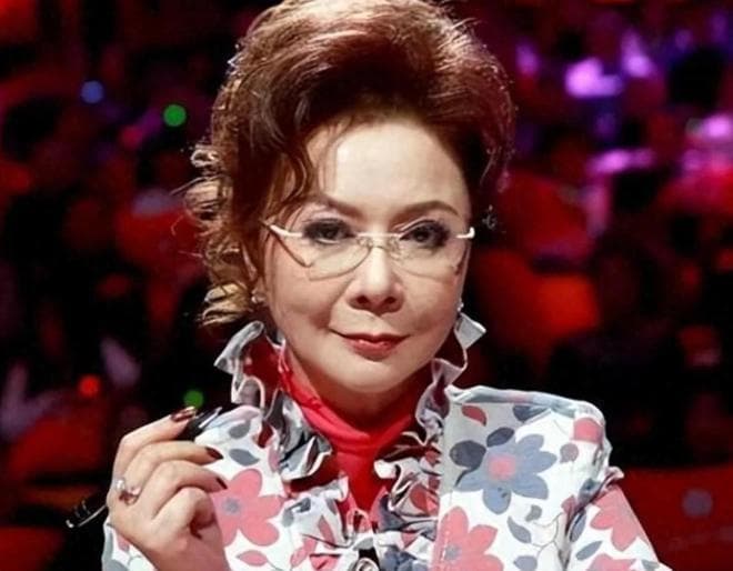 蔡明近况引担忧：从春晚舞台到公益事业，老艺术家的转型之路