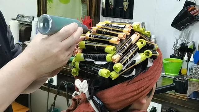烫发对头发的伤害大吗？一篇文章讲清楚，准备烫发的朋友了解一下