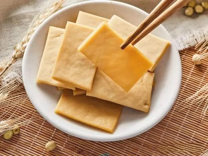 豆腐干的三种美味变身：从香煎到炖煮，三道经典家常菜