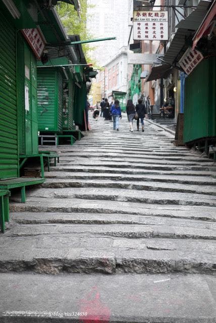 香港自由行攻略：跟着港片去旅行，走访经典香港景点与美食