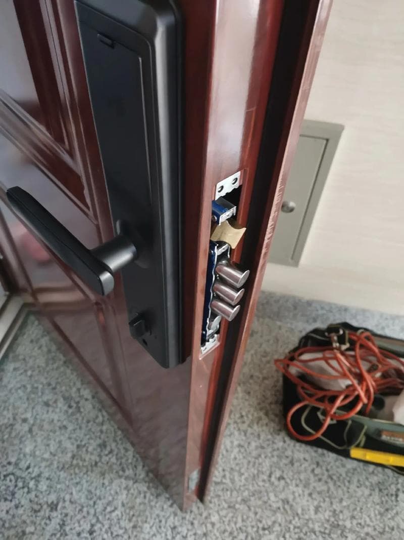 为什么防盗门无法正常关闭？