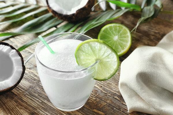 椰子水可以输液吗？专家解读其医疗应用与风险