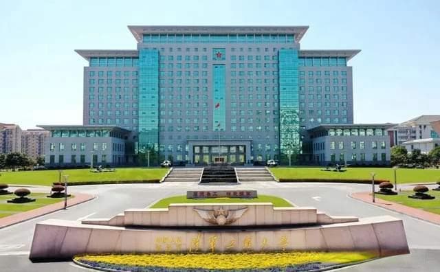 全军现设有7所副军级的工程大学，隶属四大军种、两大兵种和武警