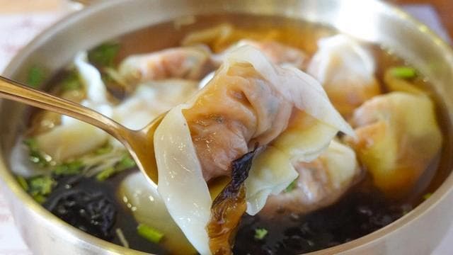别再乱煮冷冻馄饨啦！时间、技巧全攻略，汤底搭配超绝