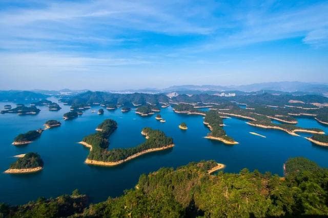 千岛湖蓄水60多年，平均水深37米，里面最大的鱼有多大？