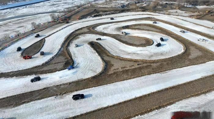 中国·鸡西兴凯湖冰雪汽车场地赛启幕 全国百余车组参赛