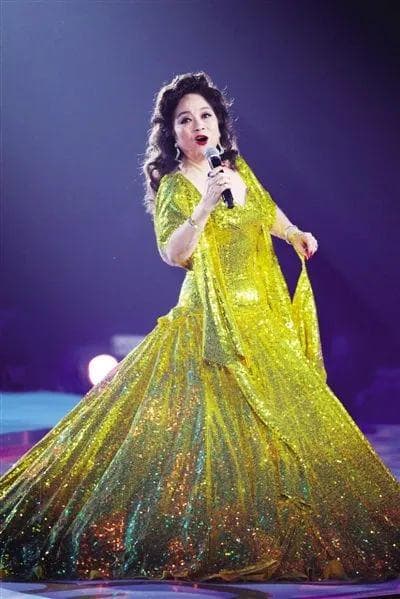 【每日听首粤语歌】徐小凤经典金曲“人似浪花，片刻失去”