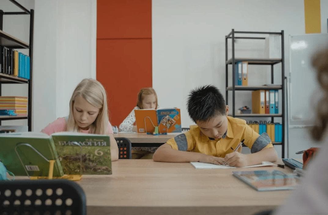 孩子做作业时的台灯色温多少合适？护眼台灯怎么选