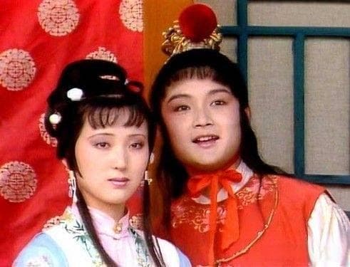 《红楼梦》书中的“金玉良缘”和“木石前盟”