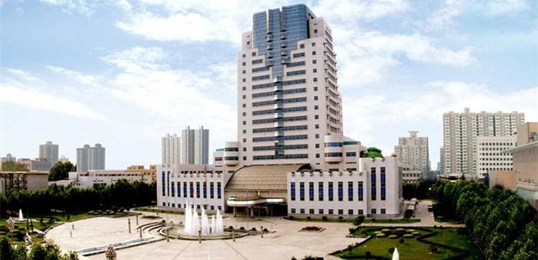 空军军医大学招生信息：两大类招生对象、多个专业方向，优厚待遇等你来！