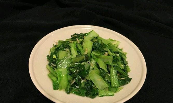虾皮炒包菜做法（家常美食）