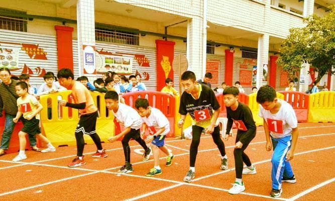 如何提高百米赛跑技巧（掌握正确的姿势和呼吸方法）
