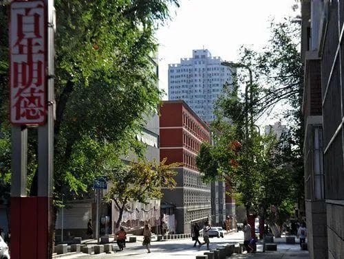 “城市漫步”：全新视角探索乌鲁木齐魅力