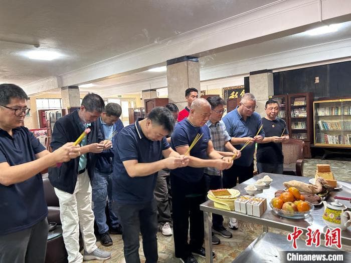 秘鲁侨团举办“清明节”祭祖活动