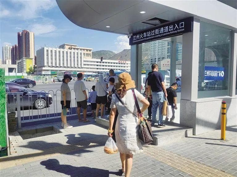 兰州火车站站前广场改造完工：人车分流更顺畅，交通环境大提升