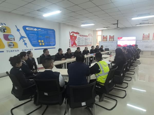 吐鲁番交河机场与吐鲁番北站开展党建共建活动，共谋空铁联运发展新篇章