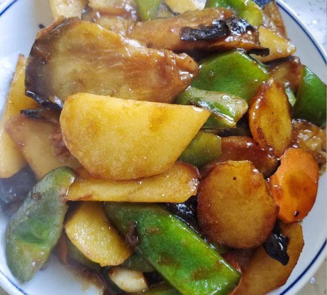 地三鲜：鲜甜香辣，挑动味蕾