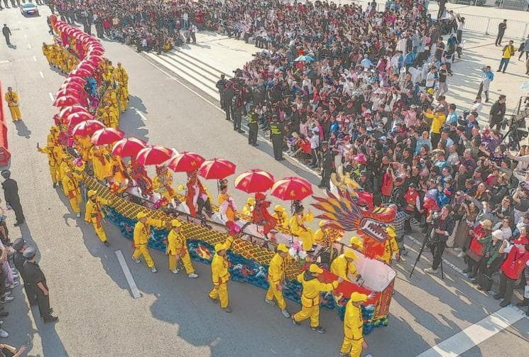 泉州重启踩街民俗：30项非遗亮相现代街区