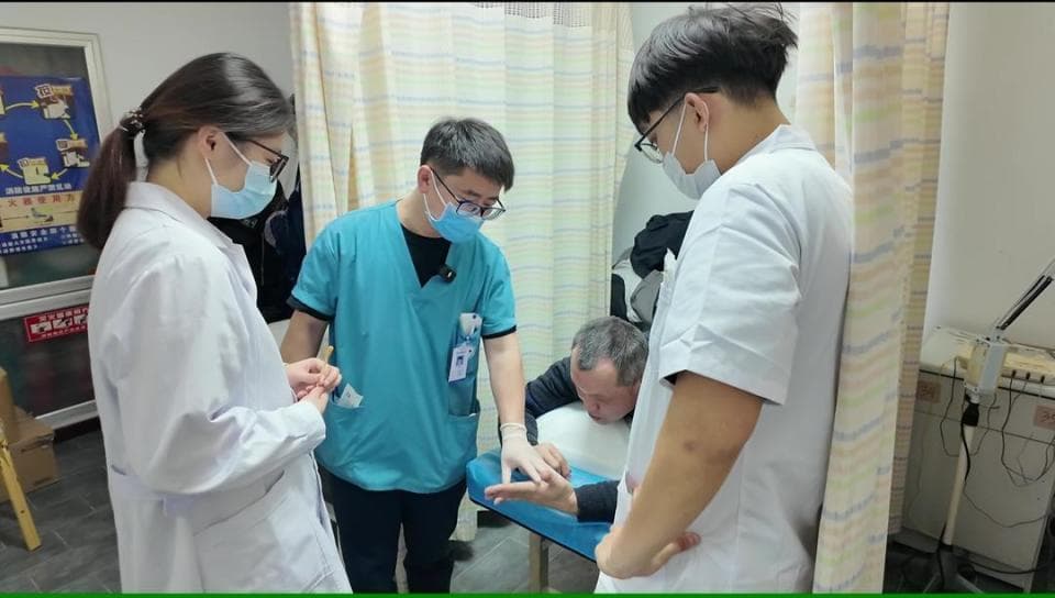 门诊预约“秒光”！青岛医生仝乐中医新思路让小针刀疗法热起来