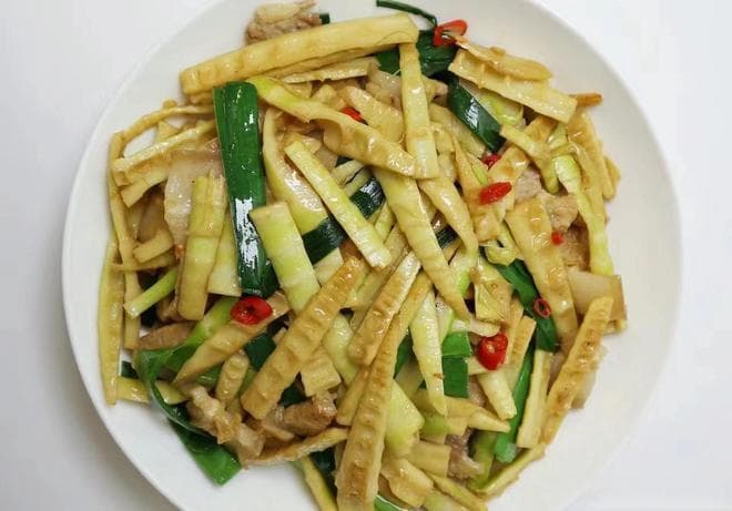 春季养肝正当时：8种养肝蔬菜及特色食谱推荐