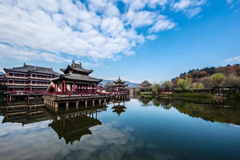 中国公认最美的10处金华美景！1.横店影视城—代表地：金华