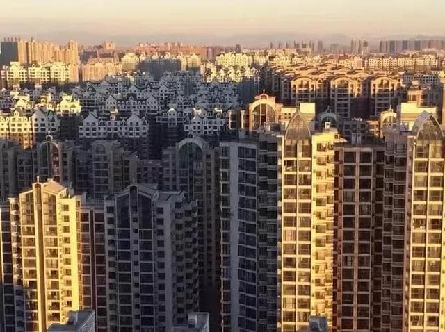 中国经济稳中求进：房价下跌背景下民众购房心态与应对策略