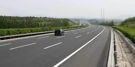 新手司机必读：高速公路驾驶安全指南
