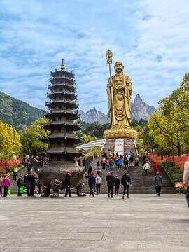 九华山：地藏王菩萨的道场与文化传承