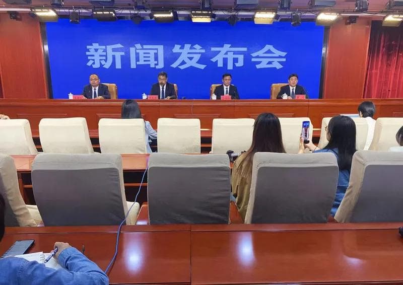 重大考古发现！内蒙古赤峰出土百余件红山文化玉石器