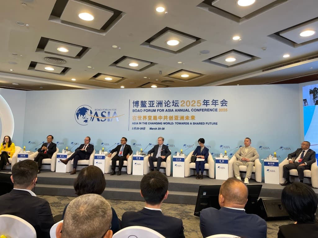 博鳌圆桌丨AI安全和发展如何平衡？并非掣肘关系，不能一再重复无法落地的原则