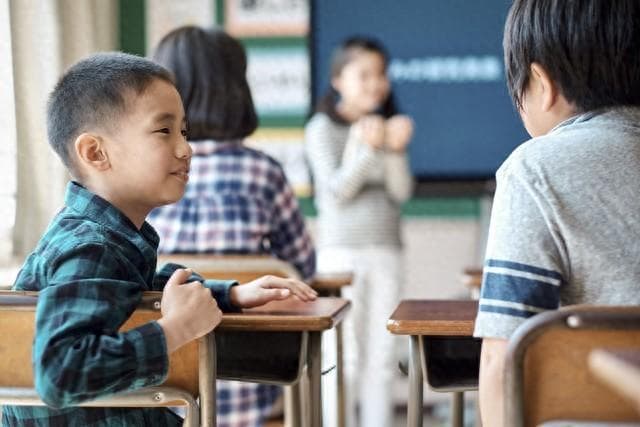 如何有效引导学校中好动孩子的行为和情绪